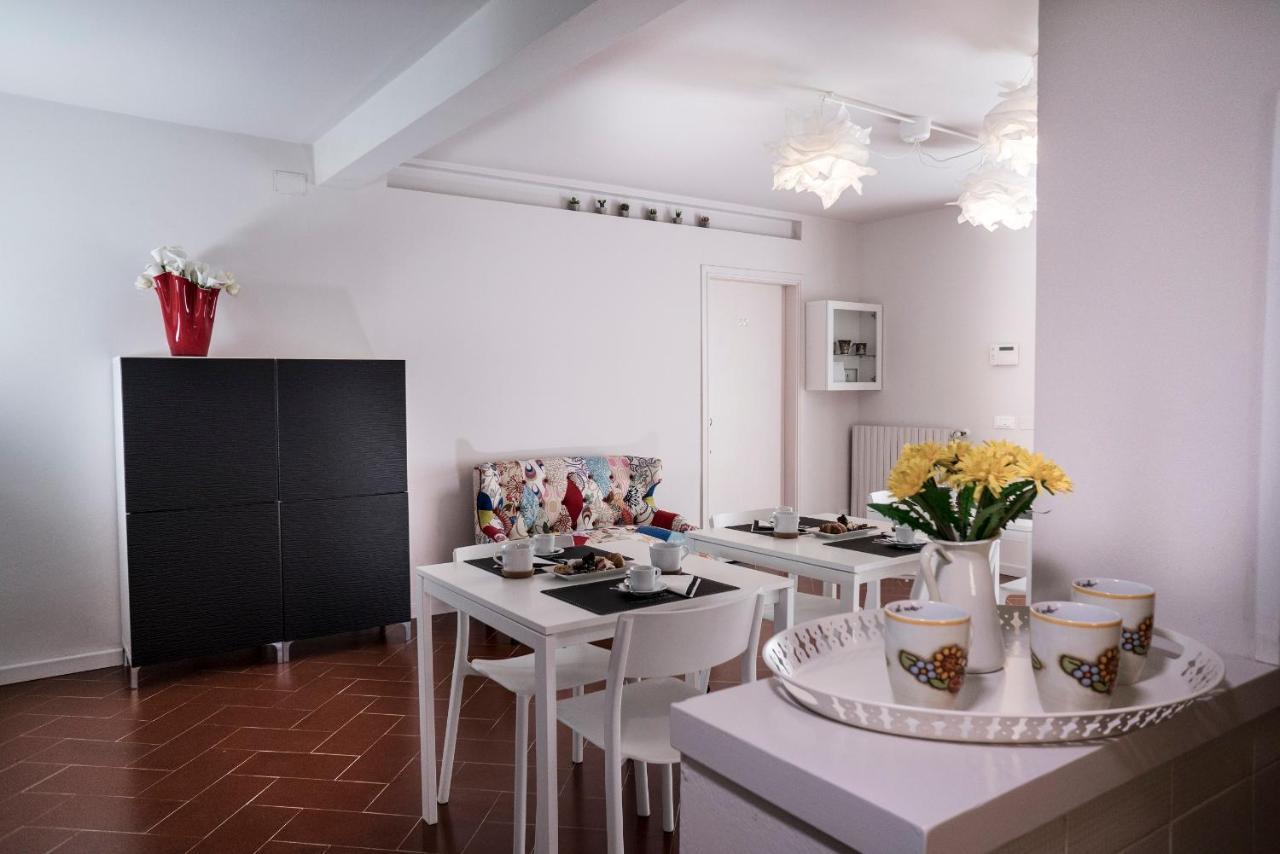 B&B El Duche เอมโปลี ภายนอก รูปภาพ